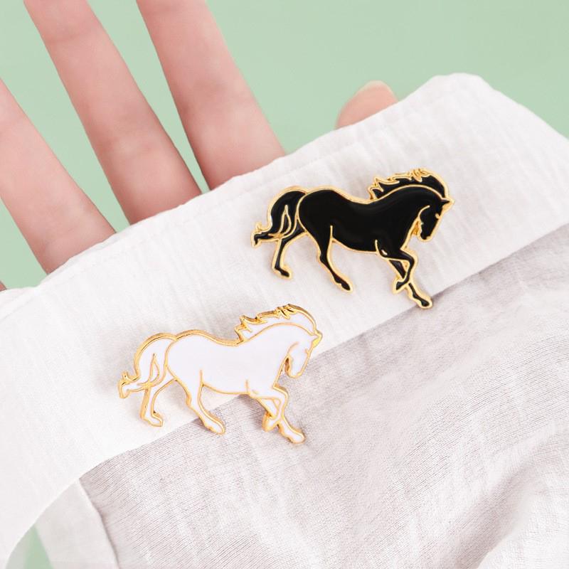Zodiac Horse Brooch Cute Animal Style Badge Student Jewelry Pendant Accessories
