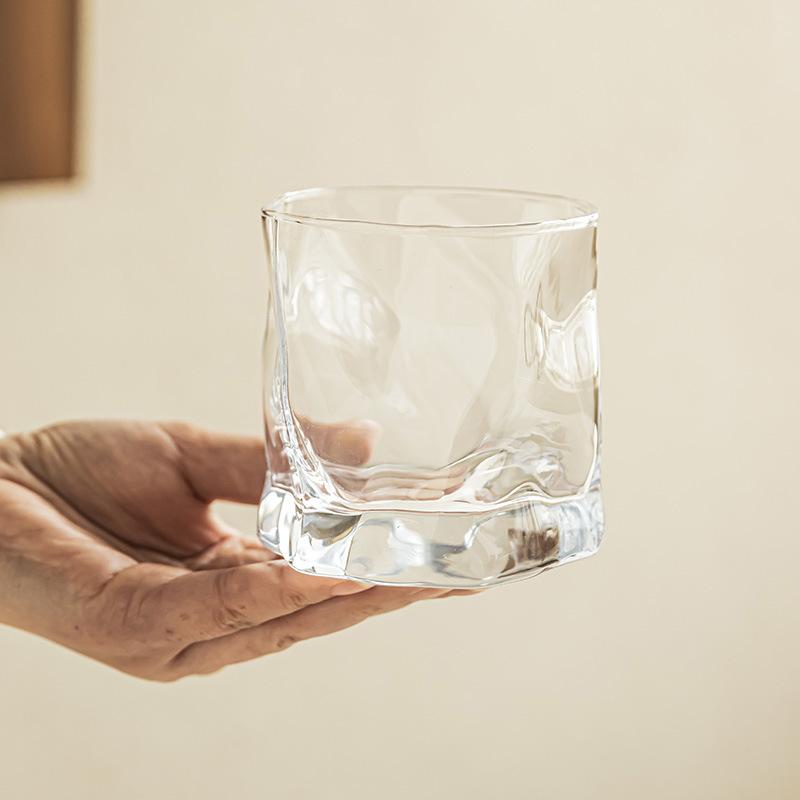 Transparentes Glas Kreativer Drehbecher Restaurant High-End Weinglas Haushalt Wasserbecher Kaffeetasse Whiskeyglas