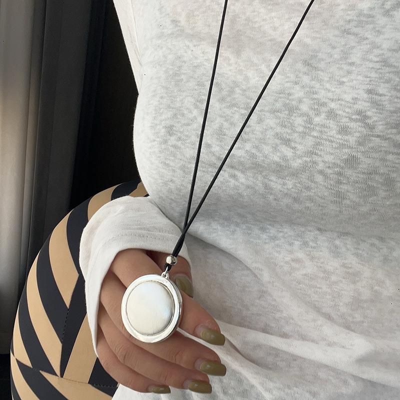 Všestranný hřeben Love přívěsek dlouhý černý provazový náhrdelník pro ženy dívky Vintage lehký luxusní elegantní náhrdelník příslušenství