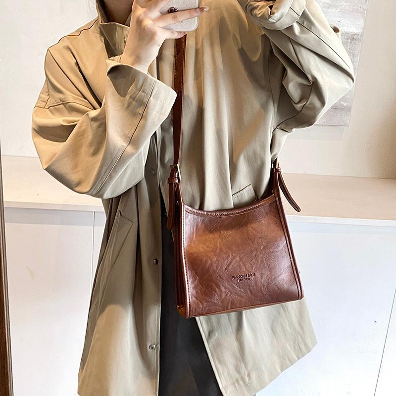 Stylish Vintage Fashion Tote Bag For Women Spacious Commuter Design In Black Brown White