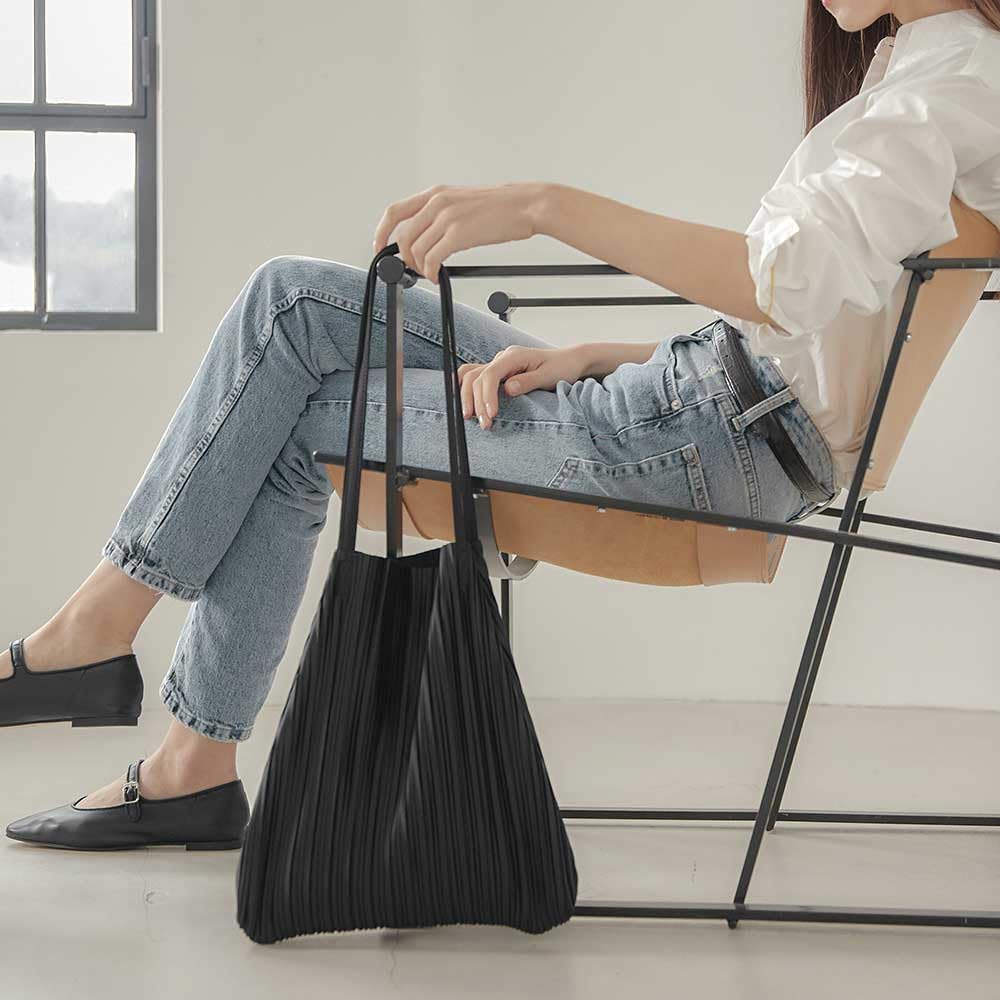 BLUEORB Each Bag Tote Bag, Pleated Bag with Pouch, Women's Korean Fashion (Beyond Black)