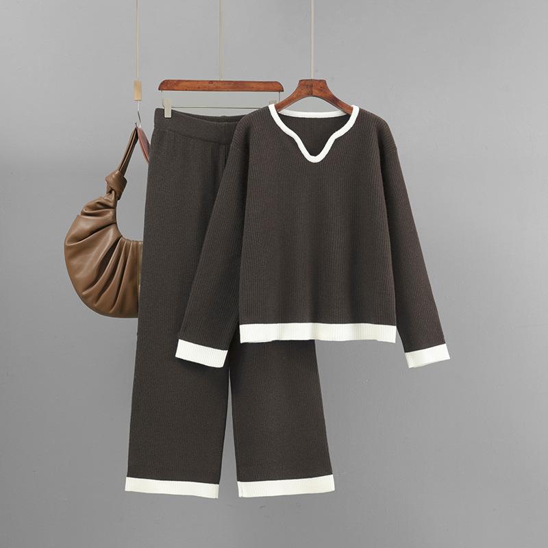 A New Autumn and Winter Striped Knitted Suit for Women, A V-neck Color-blocking Top and Wide-leg Pants Two-piece Set