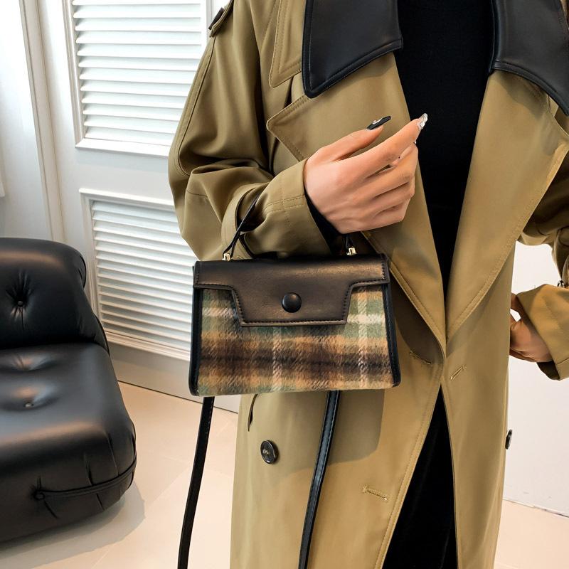 Casual Commuter Messenger Bag Korean Version Personalized Small Square Bag 2025 Winter New Bag Women's Fashion Simple Shoulder Bag