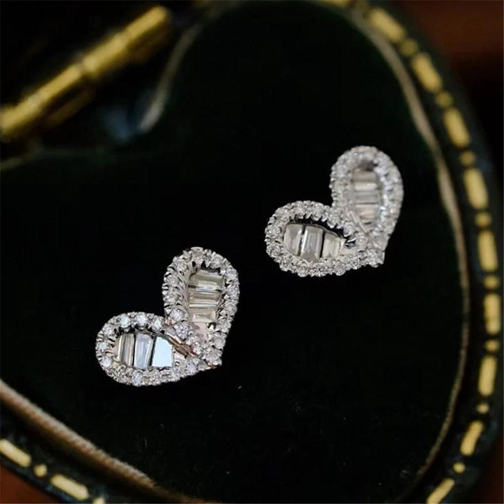 Милые Женские Серебряного Цвета Сердечки Гвоздики с Белым Камнем Фианита Прекрасные Свадебные Для Женщин белый