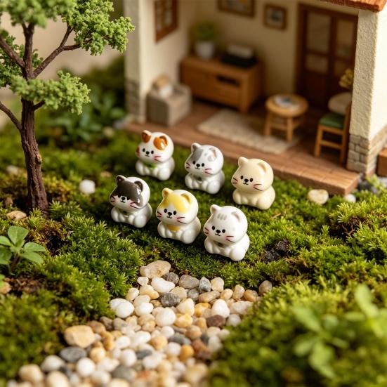 2 Pcs Mini Cat Figurines, Miniature Kittens Micro Landscape Decoration, Tiny Resin Animal Cake Toppers for DIY Terrarium Crafts, Fairy Moss Garden