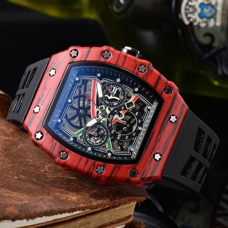 Men's White Wood Grain Quartz Watch with Calendar - Chic and Modern Design