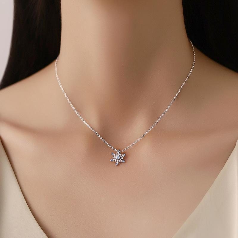 New Snowflake Necklace for Women, Simple and Fashionable Korean Version, Small Clear, New Blue Snowflake Pendant
