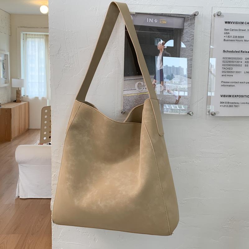 

Simple retro commuter large-capacity bag women s autumn tide Korean tote bag versatile solid color shoulder bag хаки