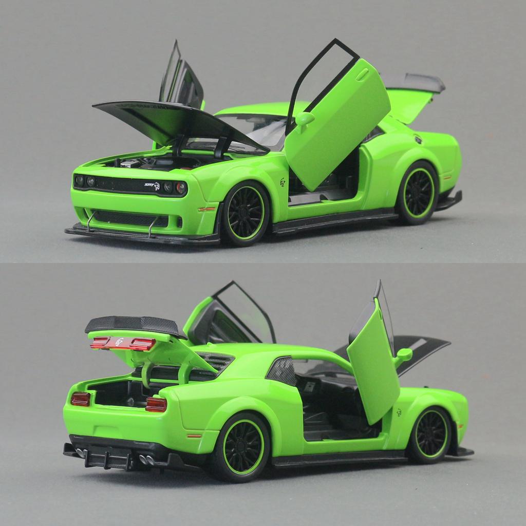 1/32 Scale Dodge Challenger SRT Hellcat Toy Car for Children Super Sport Model Diecast Vehicle Miniature Sound & Light Collection Gift
