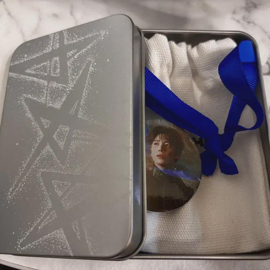 

Я продаю Tomorrow X Together Together Showcase Reversals