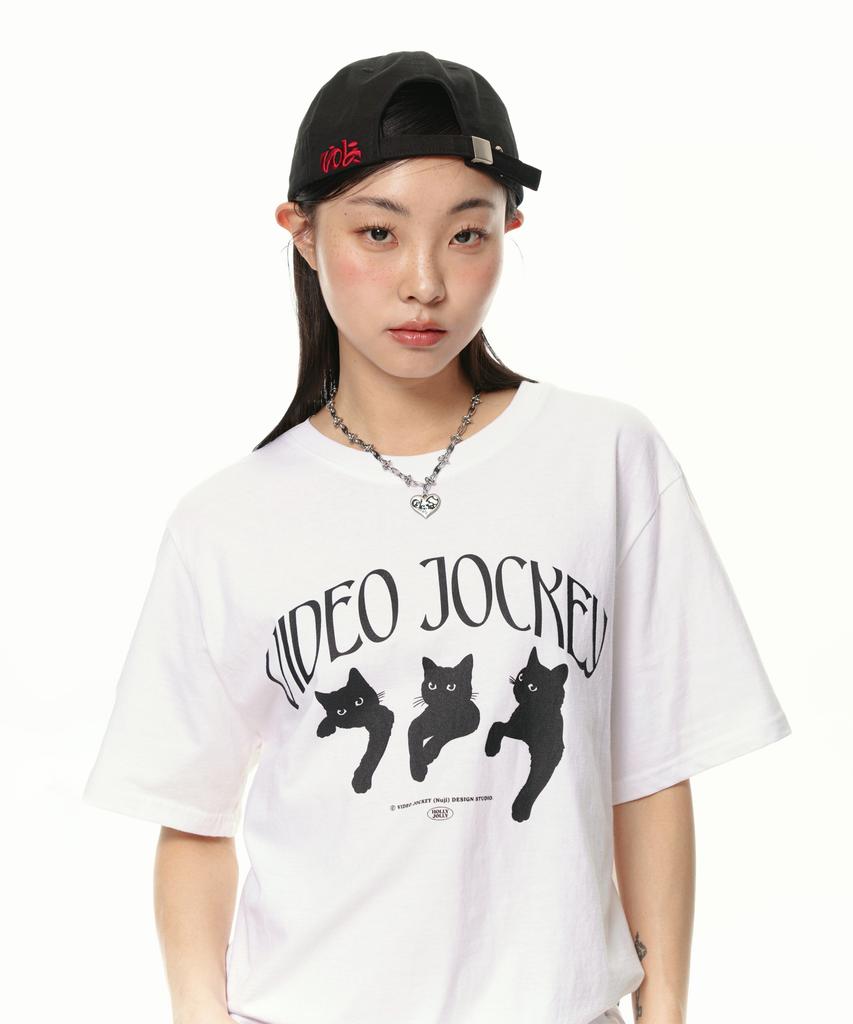 VIDEO JOCKEY Nyang Nyang Nyang T-Shirt [White]
