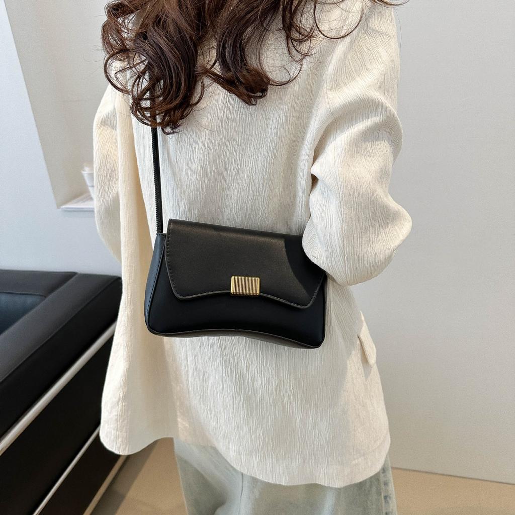 Bag Women's 2025 New Summer Shoulder Crossbody Bag Simple Casual Underarm Baguette Bag Stylish Versatile Small Square Bag