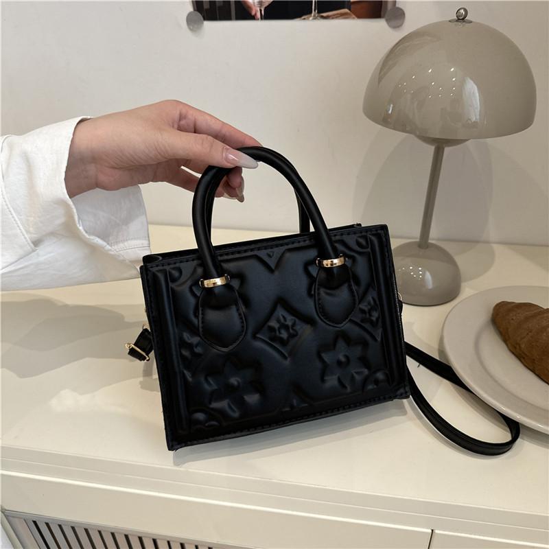 

Simple solid color personalized small square bag women s autumn new high-end temperament versatile texture fashion casual messenger bag чёрный