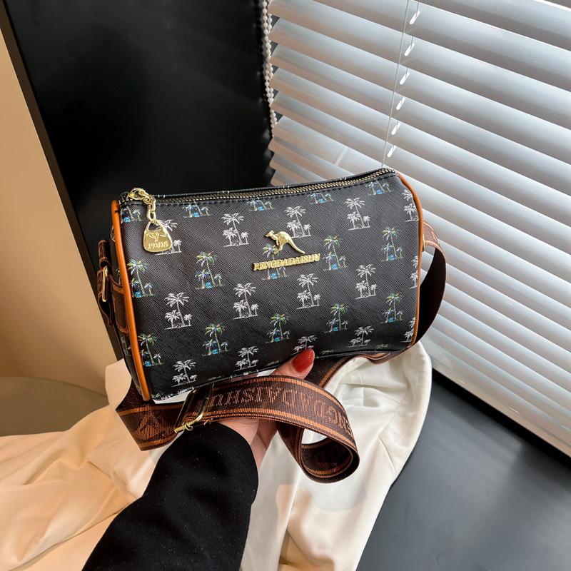 

Интернет-знаменитость, высококлассная текстура, новые широкие плечевые ремни, трендовый темперамент, зарубежный стиль, универсальная модная повседневная нишевая сумка-мессенджер чёрный