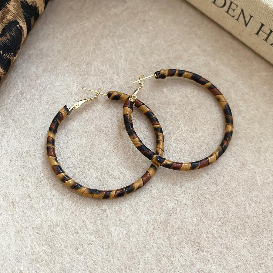 Silver Needle Leopard Print Leather Teardrop Hoop Earrings - Retro High-End Women’s C-Shape.