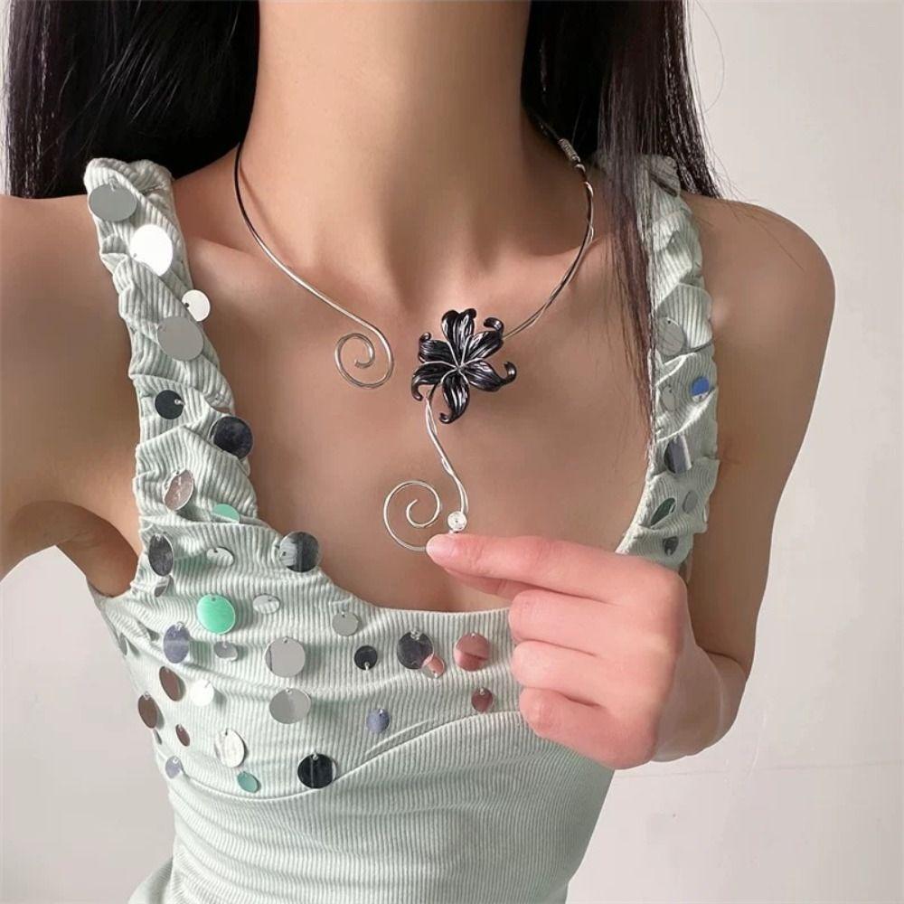 Multi Layered Iris Flower Necklace Iron Zinc Zinc Alloy Neck Creative Flower Collarbone Chain  Daily