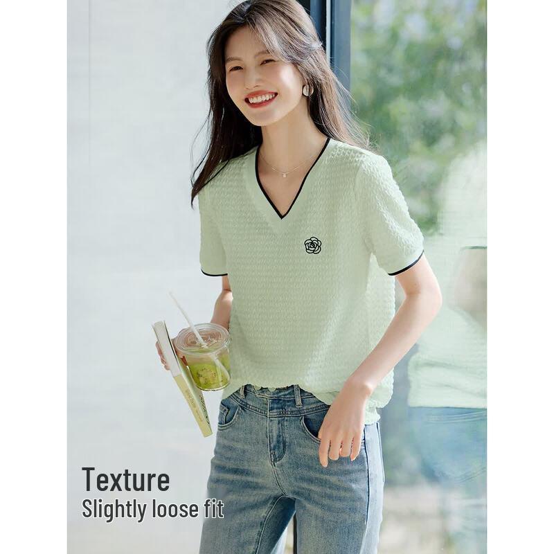 XWI Women s Camellia Embroidery V-Neck T-Shirt S