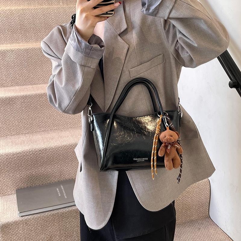 Versatile Hand Bucket Bag Winter Retro Fashion Shoulder Bag Premium Versatile Tote Bag