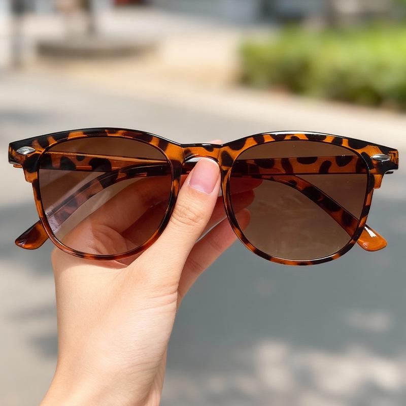 

Versatile Retro Rivet Sunglasses - Unisex Party Shades цветочный