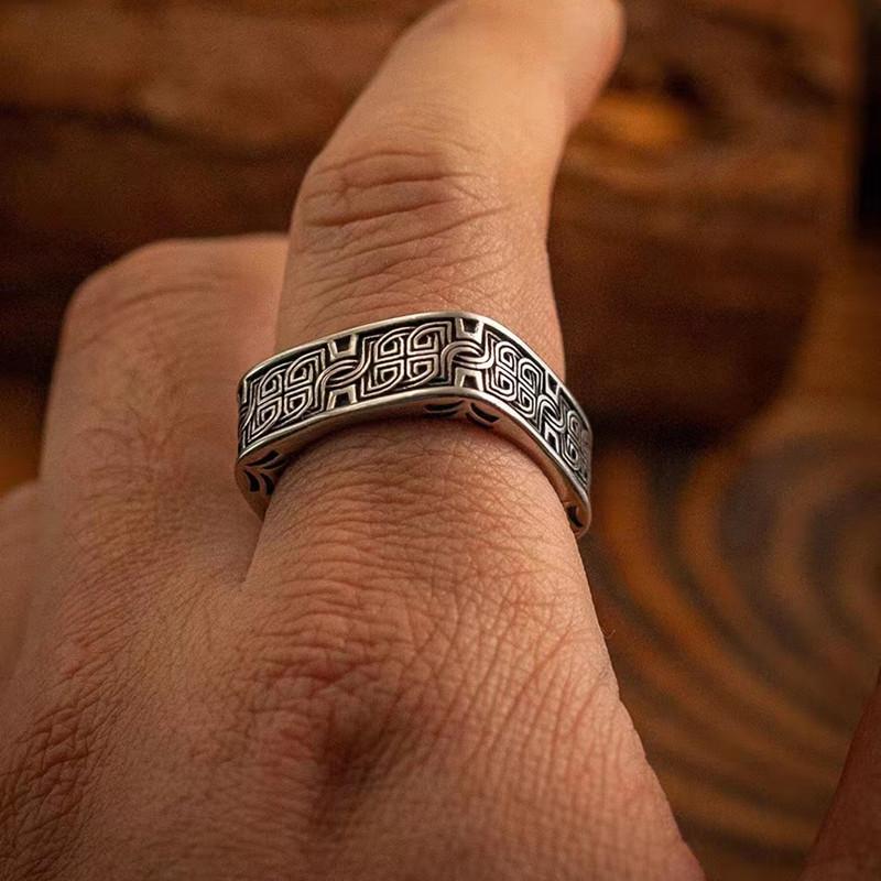 A Vintage Square and Round Ring Accessory for Men, Featuring A Bold and Powerful Personality