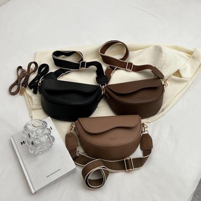 Dámská Vintage jednobarevná taška s klopou Malé sedlo přes rameno Taška do podpaží Módní taška Crossbody s širokým popruhem z PU kůže