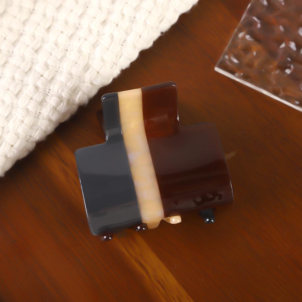 

New Retro Korean French Splicing Acetate Shark Hair Clip 5.3*4.4*5 cm коричневый