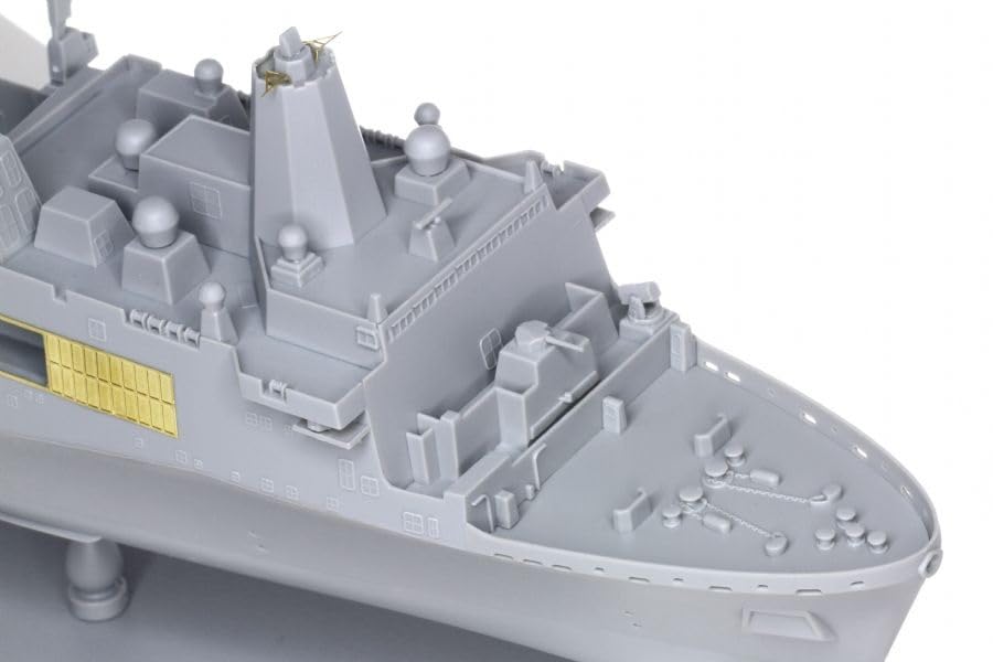 Platz Dragon 1/700 Scale American Landing Dock Transport Ship USS New York LPD-21 Plastic Model Kit DR7110 (Ship)