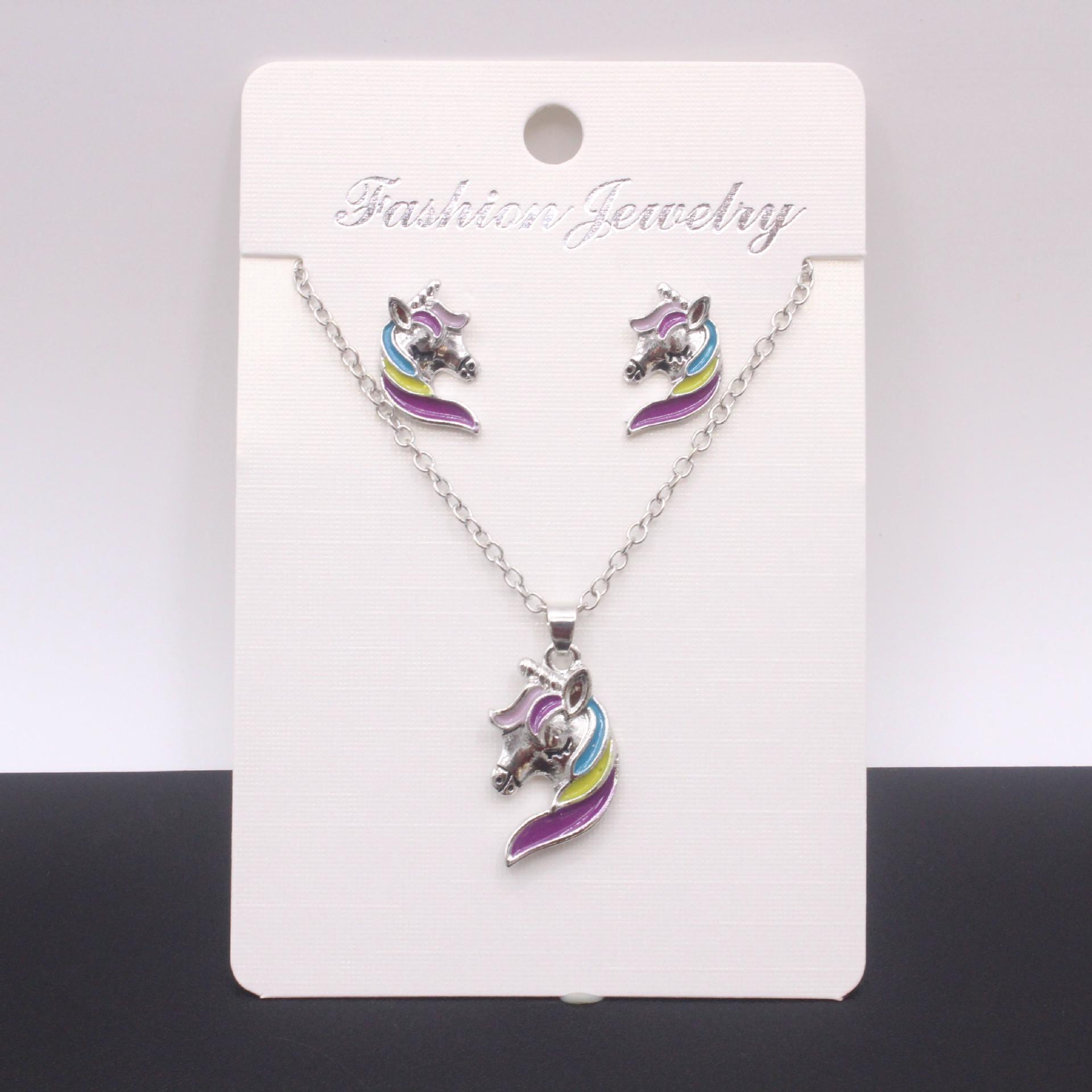 

Красочный набор ожерелья и серег с единорогом