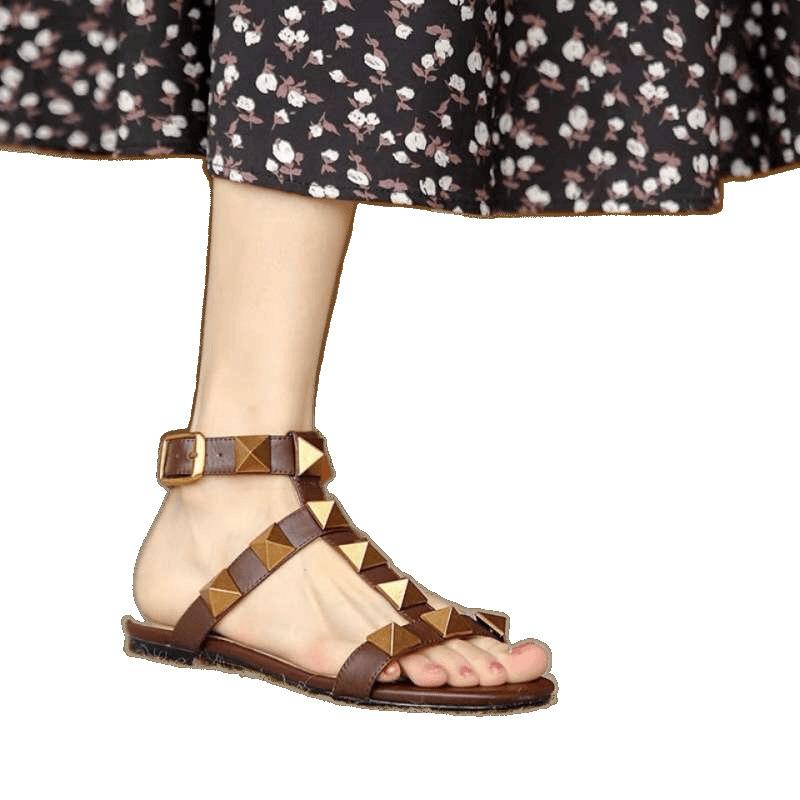 Fashion Womens Soft Leather Studded Sandals Non-Slip Flat Heel European and American Style Belt Buckle Versatile Sandals