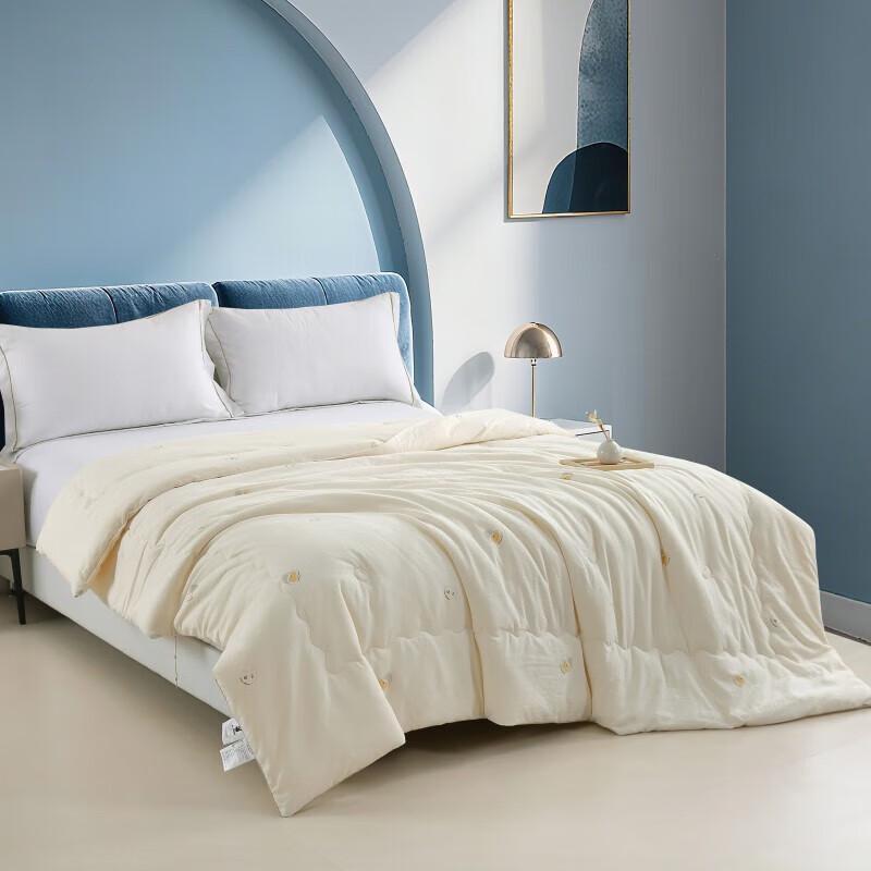 PLAYBOY Bean Whisper Lightweight Winter Quilt