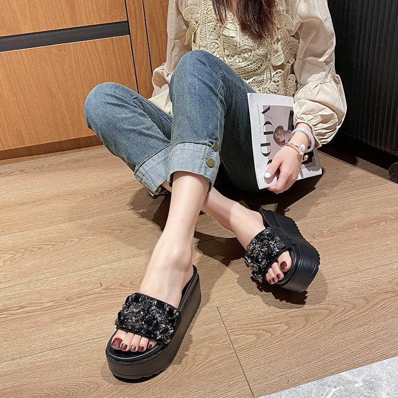 Strass flachsohlige coole Hausschuhe Damen Sommer Muffin dicksohlige Outdoor-Mode vielseitig rutschfest 2025 neu Strandurlaub