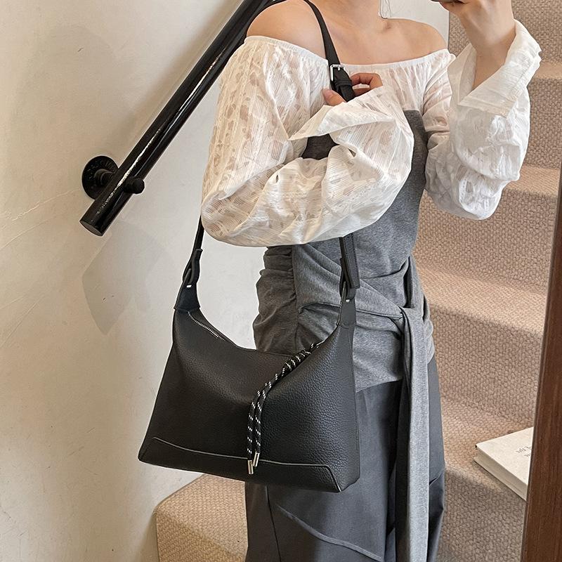One-shoulder Women's Bag, New Large-capacity Tote Bag, Casual and Fashionable Oblique Span Bag.