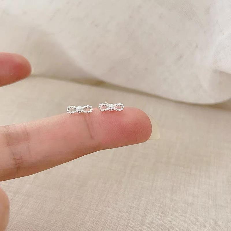 Raising Ear Holes, Small Stud Earrings for Women, Simple, Sweet, Small and Fresh Earrings, Niche Design, Versatile Earrings