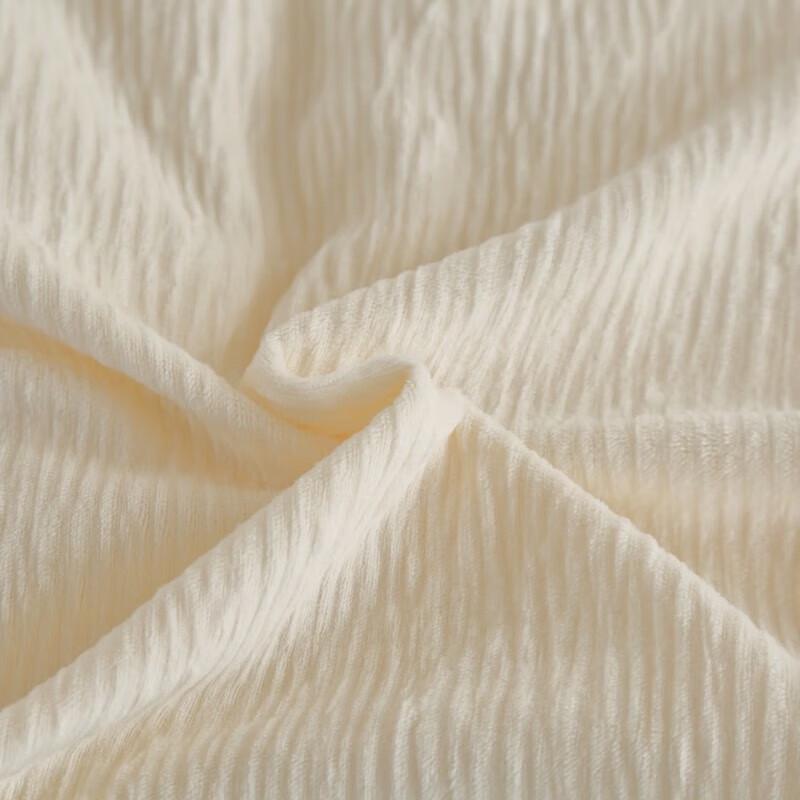 Playboy Solid Bubble Quilt