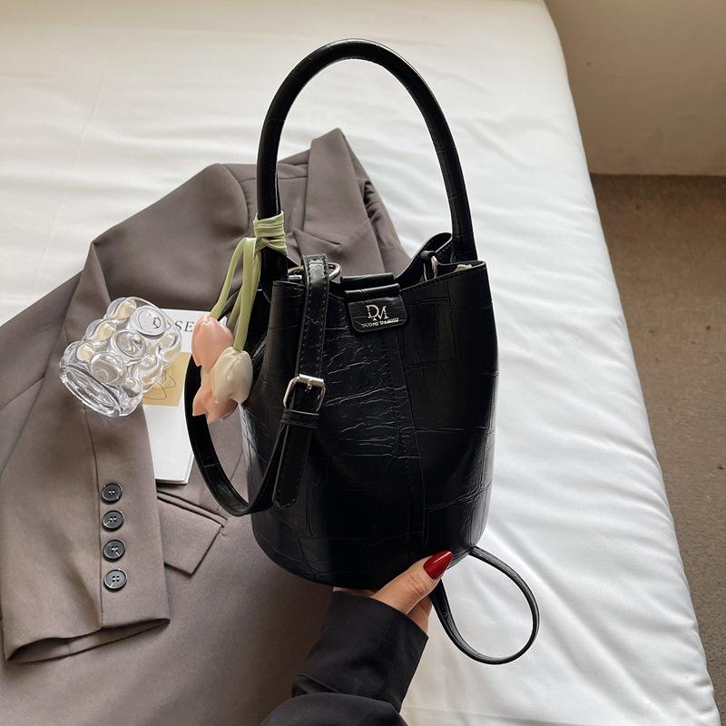 Bags Women's New Casual Commuter Handbags Fashion Versatile Shoulder Messenger Bags Niche Bucket Bags
