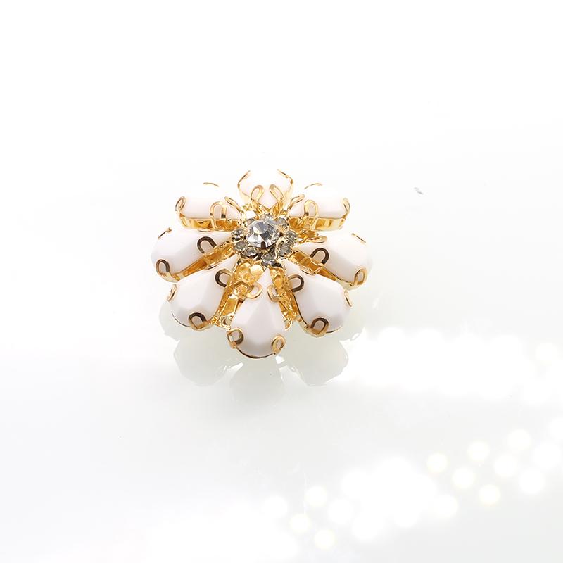 33 * 33MM2Pcs/Lot Floral Diamond Button Fashion DIY Shirt Sweater Suit Versatile Alloy Clothing Buckle Accessories