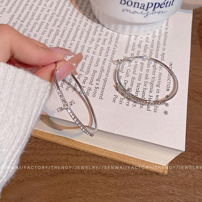 Simple circle earrings women's design earrings light luxury fashionable exaggerated earrings