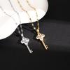 Collier Clé Zircon Coréen: Pendentif Clé Dorée pour Femme avec Chaîne Clavicule en Acier Titane, Bijou de Mode Polyvalent.