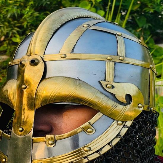 Vandal Medusa Helm Wikinger Kettenhemd Stahl und Messing Helm Nordischer Kriegerhelm Perfekt für Cosplay Bestes Geschenk Helm