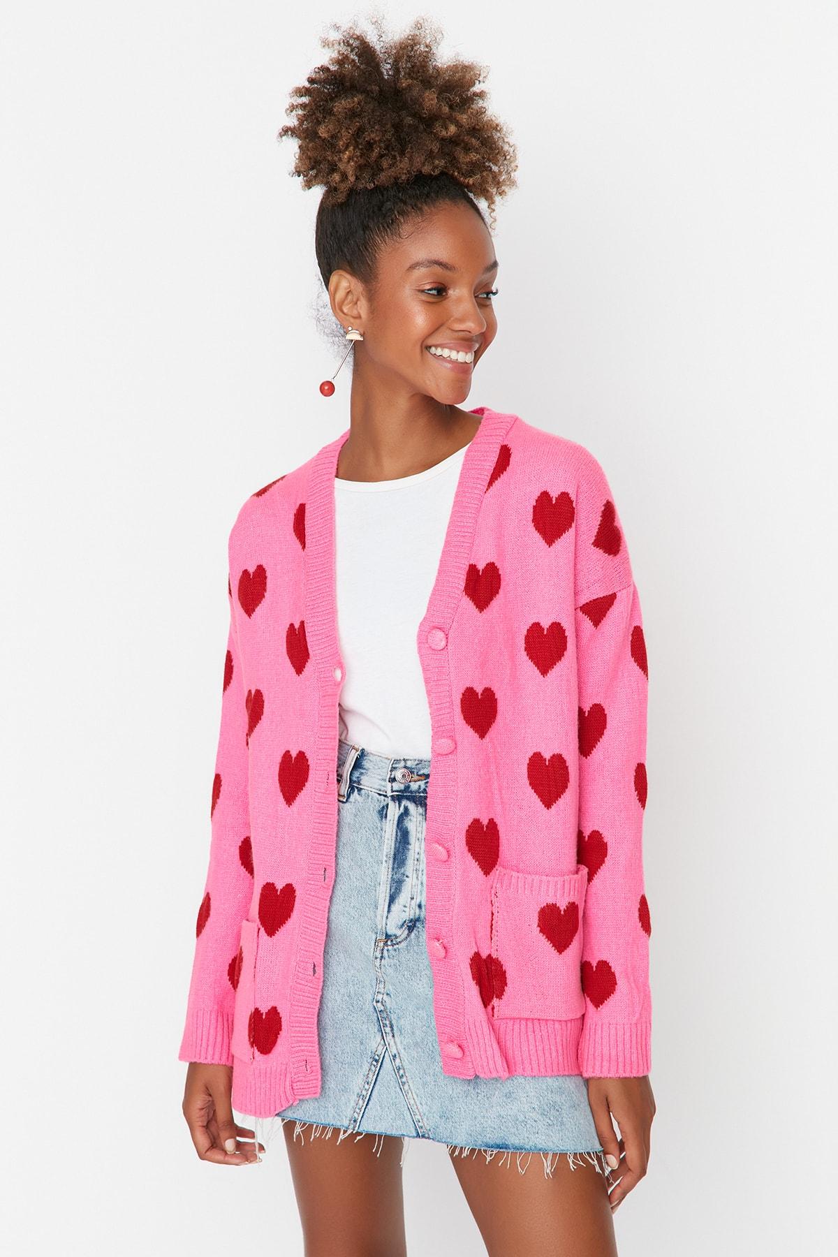

Трикотажный кардиган с жаккардовым карманом и розовым сердцем TWOAW22HI0192