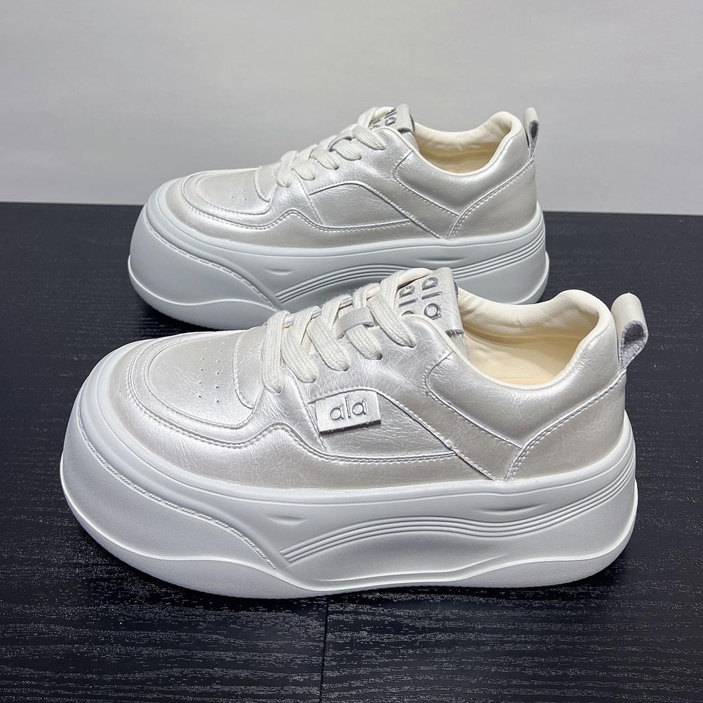 Not tired feet, thick soles increase height, small white shoes, women's lightweight soft soles 2025 new autumn versatile leather sports and leisure