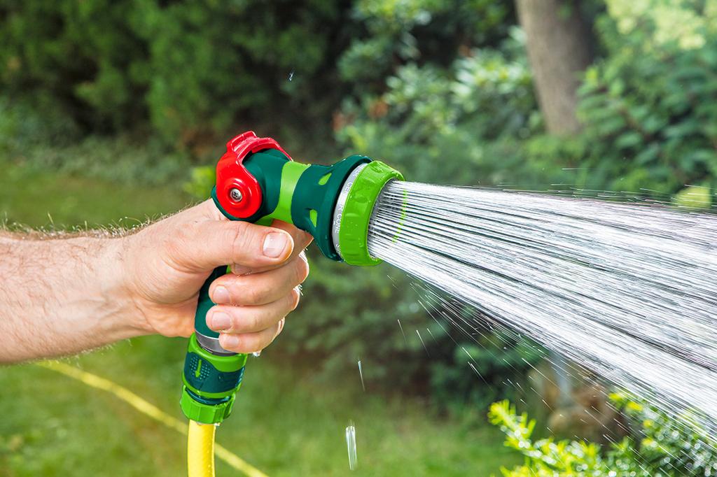 8-function pistol sprinkler with smooth stream regulation