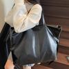 Large Capacity Traveling Tote Bag Women Retro PU Sports Handbags Solid Versatile Shopping Bags Female Commuting Shoulder Pack