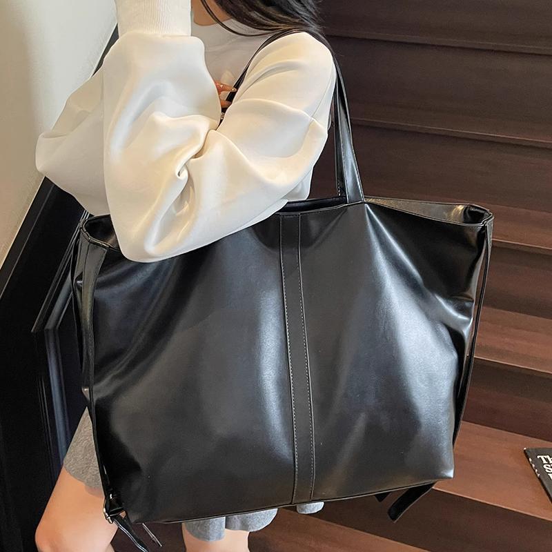 Large Capacity Traveling Tote Bag Women Retro PU Sports Handbags Solid Versatile Shopping Bags Female Commuting Shoulder Pack