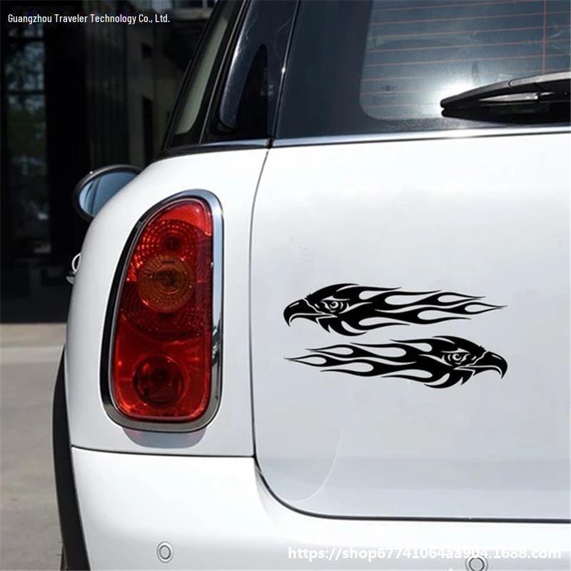 Obtisky na motocykl Eagle Flame: Vodotěsný, opalovací krém, pár blokující poškrábání.