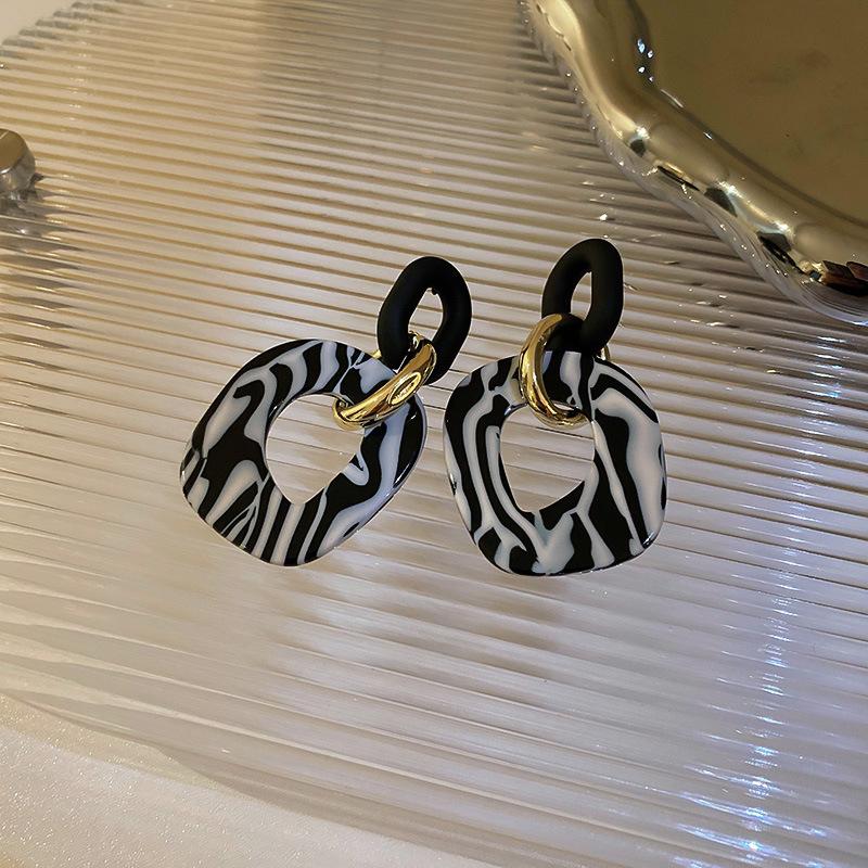 Retro Exaggerated Acrylic Earrings Korean Version Geometric Rhombus Long Earrings Fashion Temperament New Earrings Women