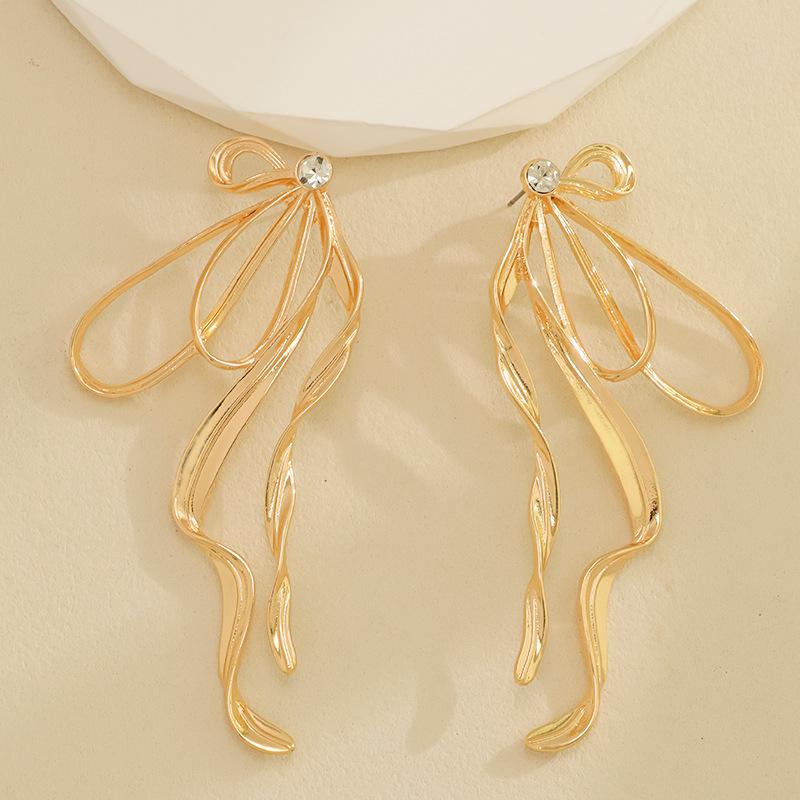 Korean version irregular large bow earrings with feminine charm, tassel flow, ribbon earrings, trendy and niche design earrings золотой