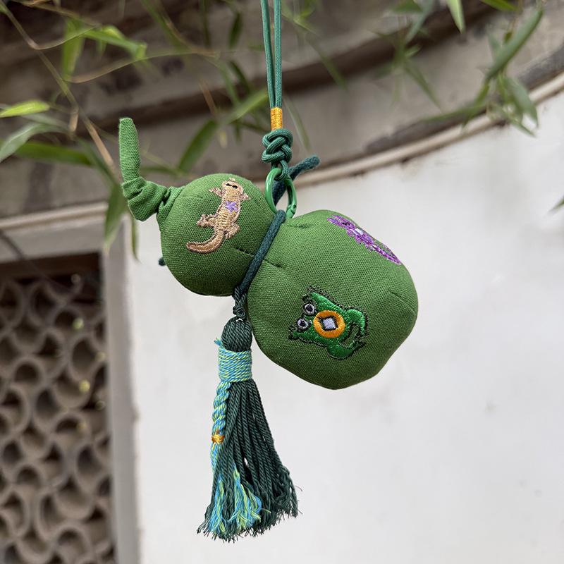 Embroidered Five Poisons Mugwort Sachet Gourd Pendant - Dragon Boat Festival Souvenir Gift