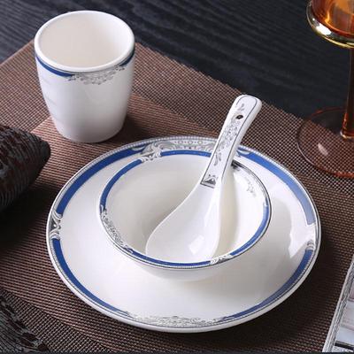 Ensemble de vaisselle en céramique chinoise: Bols et Assiettes pour Restaurant & Hôtel, Disponibles en Ensembles de Trois ou Quatre Pièces.