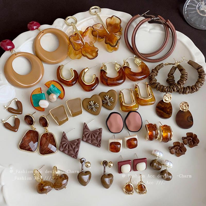 Retro Silver Needle Heart Stud Earrings: Luxury Fashion Design for Women